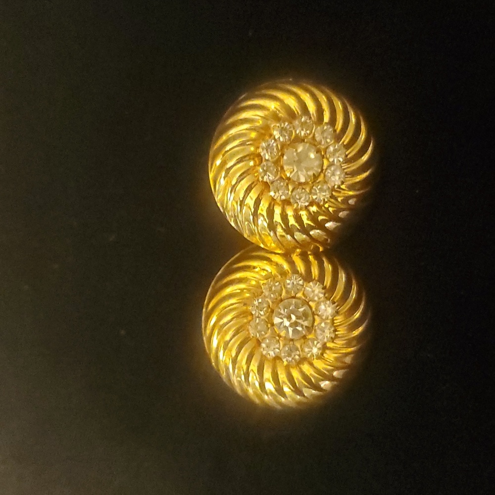 Vintage Gold Clip On Fashion Earrings